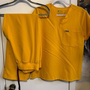 Figs scrub set.  Emergency yellow.